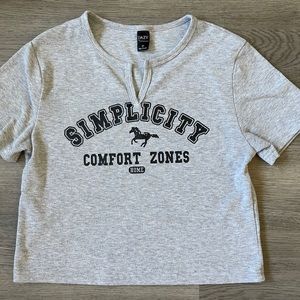 Ladies Dazy size XL crop top tee. Grey. Stretchy. Soft. Great shape.